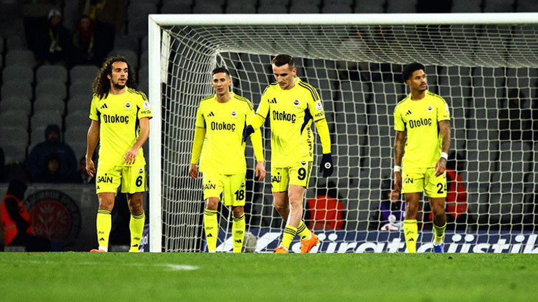 Fenerbahçenin Karagümrük mağlubiyeti sonrası yazdılar: Neden çöpe atıyor Tedescoya üç soru