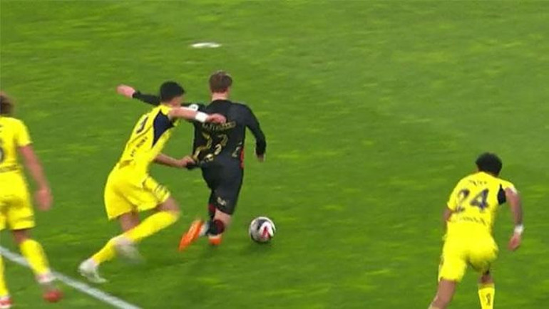 Karagümrük-Fenerbahçe maçında penaltı var mı Hakemler açıkladı: Kırmızı kart