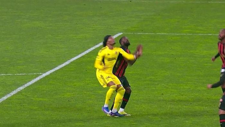 Karagümrük-Fenerbahçe maçında penaltı var mı Hakemler açıkladı: Kırmızı kart
