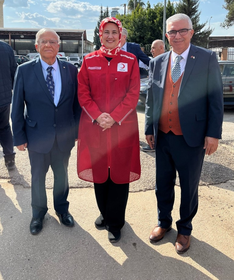 Türk Kızılay Adana’da yeni aşevi açtı, tarihi Taşköprü’de iftar sofrası kurdu