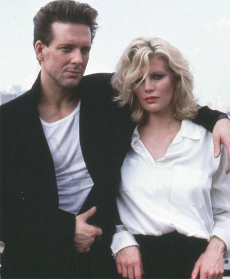 Onurunu ayaklar altına almak yerine evsiz kalmayı tercih etti: Kendisini sokağa atan ev sahibine ateş püskürdü