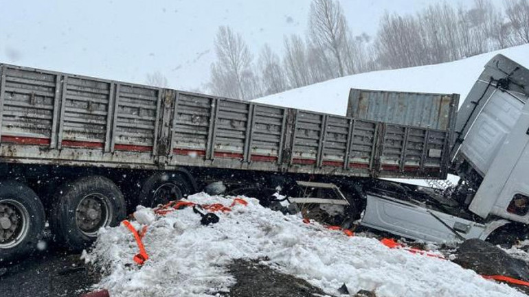 Tatvan’da feci kaza: 2 ölü, 5 yaralı