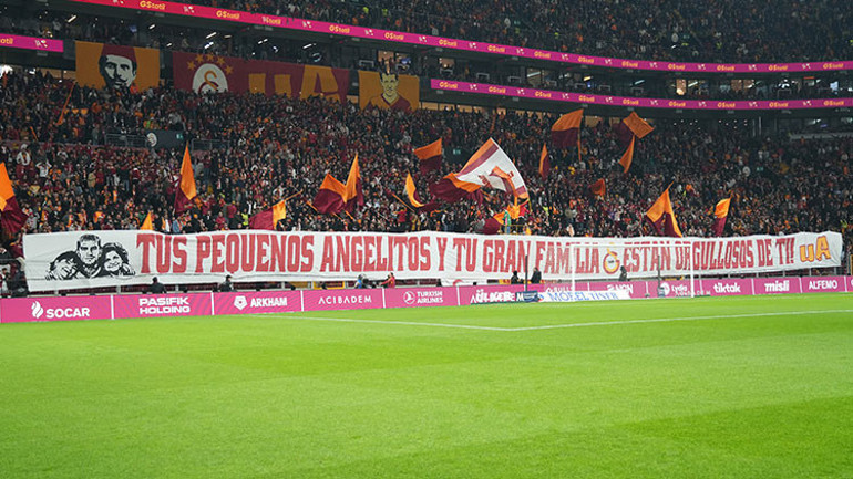 Galatasaray taraftarından, Lucas Torreiraya anlamlı pankart