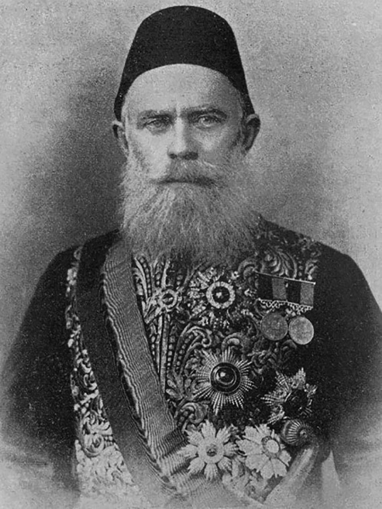 Tarihin kalbinde yatacak