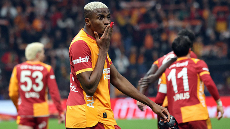 Galatasarayın Başakşehir galibiyeti sonrası övgü yağdırdılar Zoru kolaya çeviren takım , Emin adımlarla şampiyonluğa