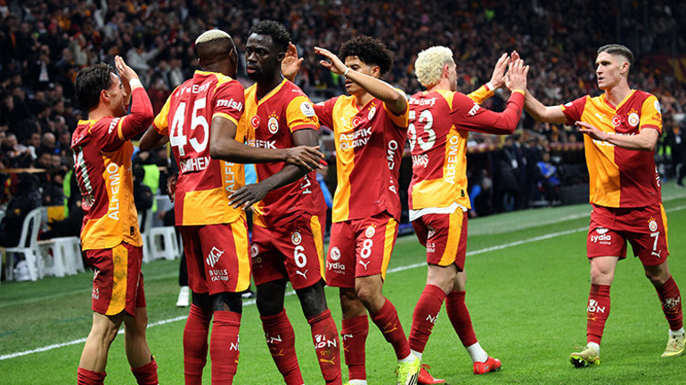 Galatasarayın Başakşehir galibiyeti sonrası övgü yağdırdılar Zoru kolaya çeviren takım , Emin adımlarla şampiyonluğa