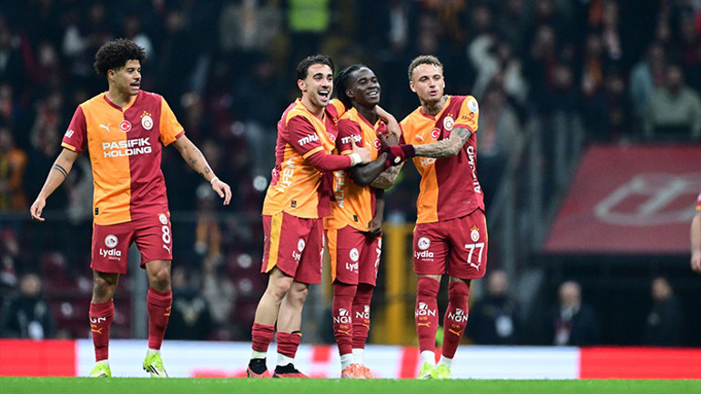 Nihat Kahveciden Galatasaraya övgüler: Gümbür gümbür gidiyor