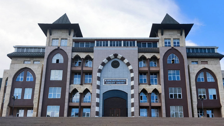 Sokak ortasında bıçaklayıp öldürmüştü: Katilden ablama sarkıntılık yaptı savunması