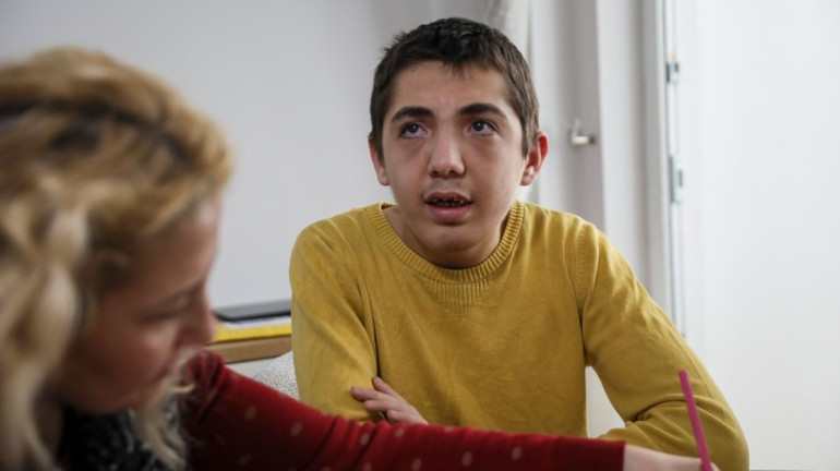 Ailesinden gizlemişler | Özel eğitim merkezinin yalanını kamera görüntüleri ortaya çıkardı