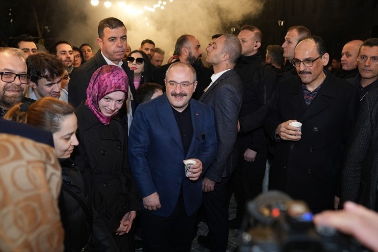  Saraçoğlundaki sahur buluşmasında sürpriz ziyaretçi