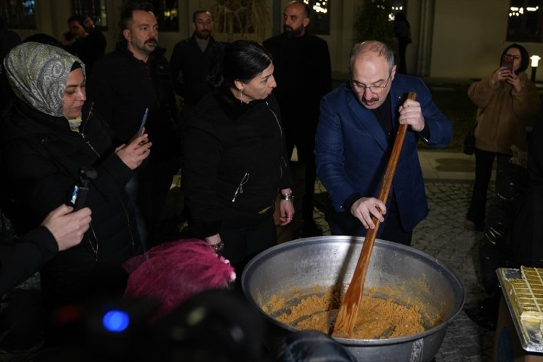  Saraçoğlundaki sahur buluşmasında sürpriz ziyaretçi