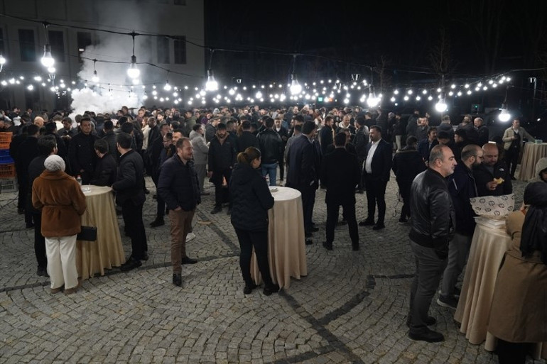  Saraçoğlundaki sahur buluşmasında sürpriz ziyaretçi