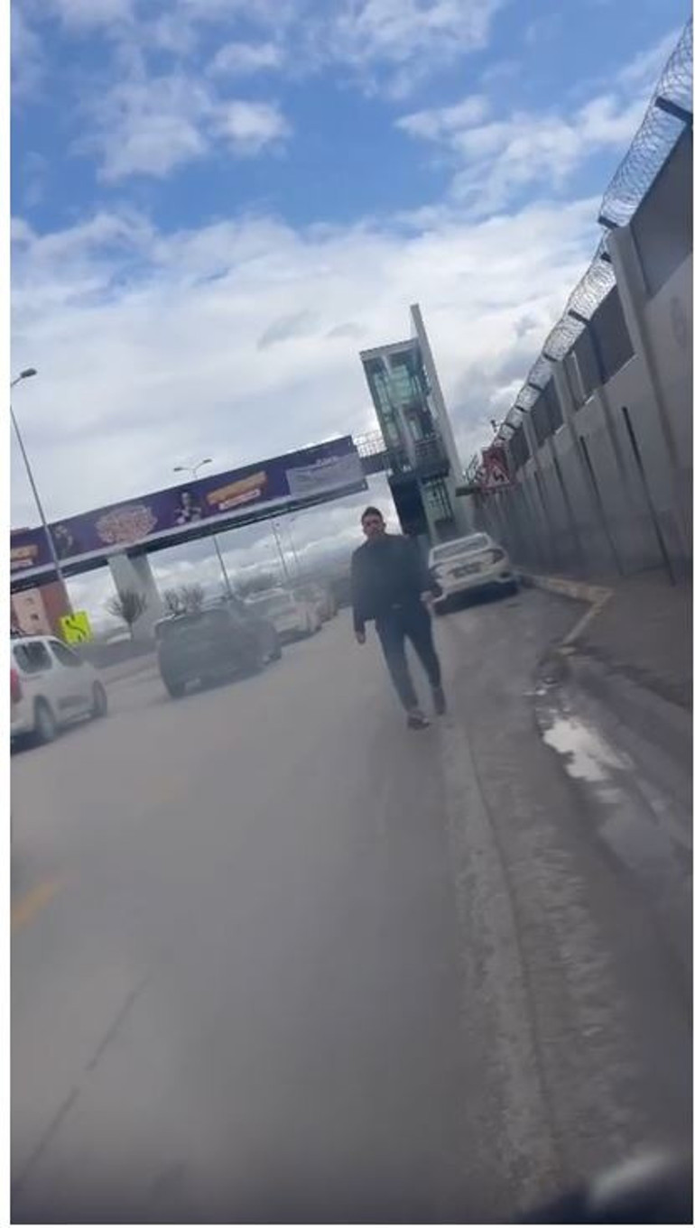  Arkamdan ceza gönderdi