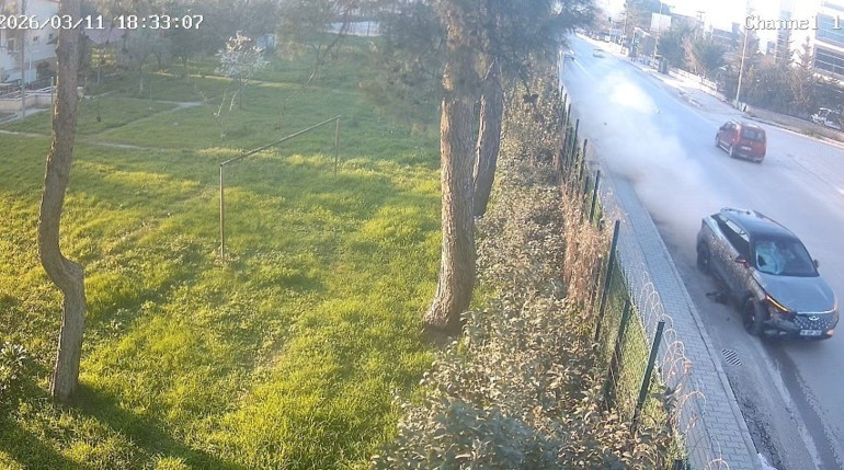  Arkadan geldi, bir anda yön değiştirip havaya savurdu