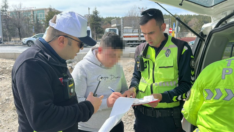 Polisten kaçtı, ters yöne girdi Aracın değerinin 10 katı tutarında ceza yedi