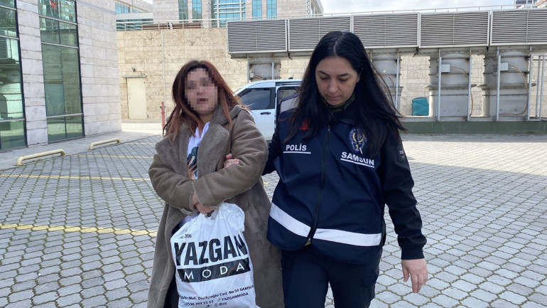  Zili çaldı, genç kadını yüzünden bıçakladı