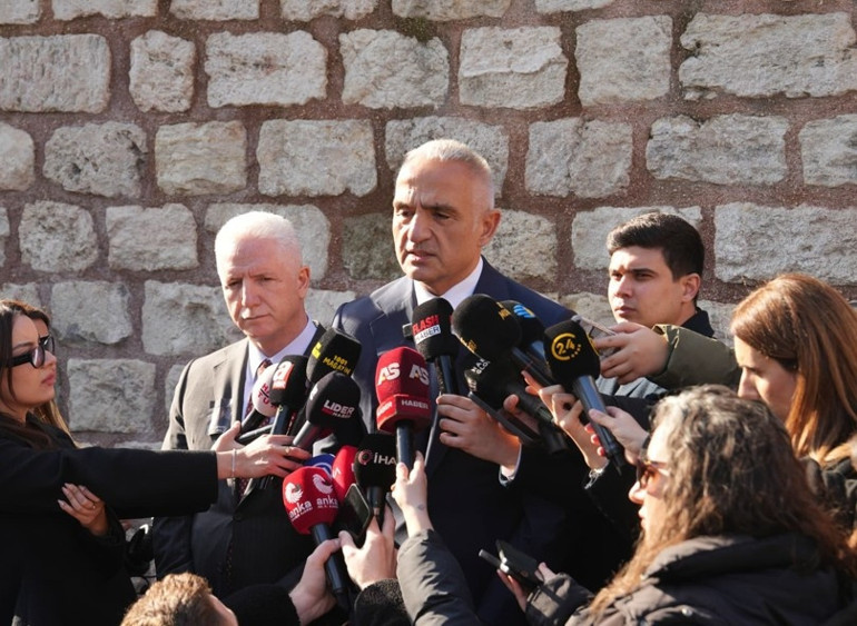 Türk tarihçiliğinin dev çınarı Ortaylı, son yolculuğuna uğurlandı... Bakan Ersoy: İlber Ortaylı gibi bilim insanları çok sık gelmiyor