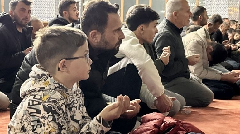 Tüm yurtta Kadir Gecesi dualarla idrak edildi