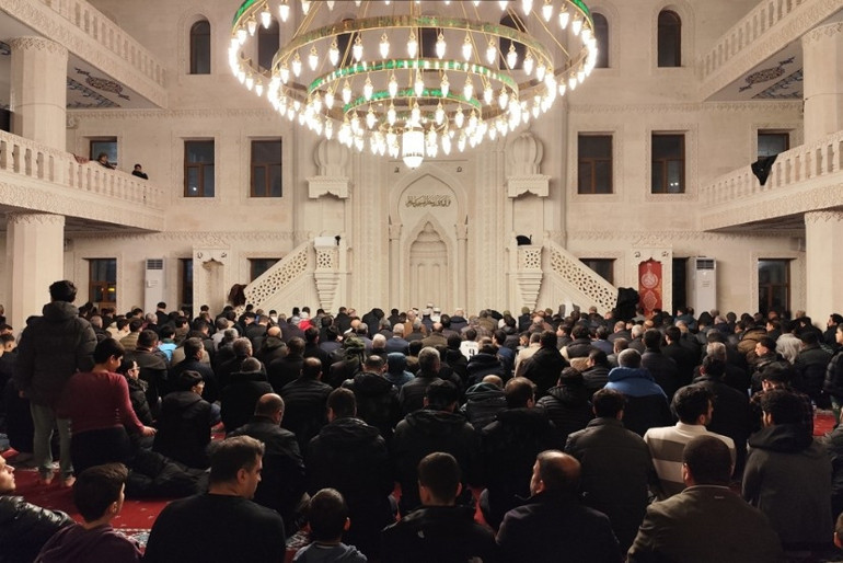 Tüm yurtta Kadir Gecesi dualarla idrak edildi