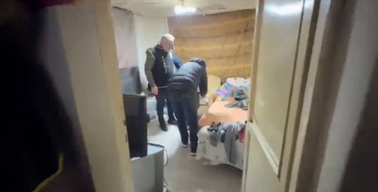  Nazar, adını Ahmet olarak biliyormuş