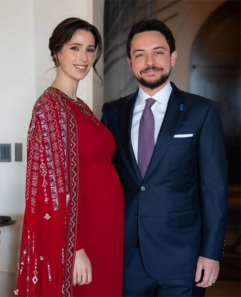  Son gördüğümüzde bol elbise giymişti... Karın hamileyse biz de sevinelim