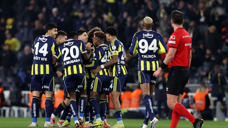  Hat-trick yaptı, Fenerbahçe tarihine geçti