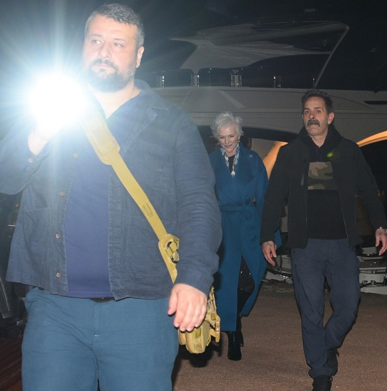 Elon Musk’ın model annesi Maye Musk İstanbulda... El fenerli önlem