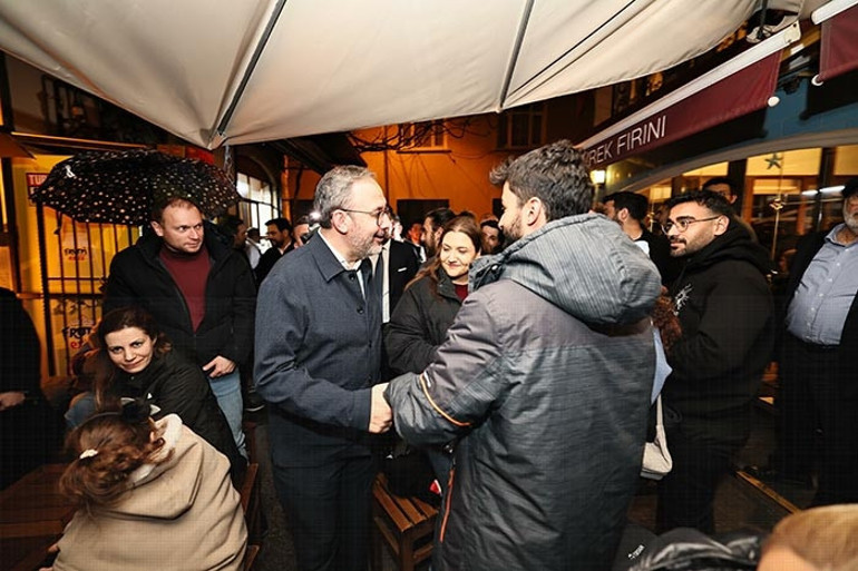 AK Parti İzmir Milletvekili Kasapoğlu sahurda gençlerle buluştu