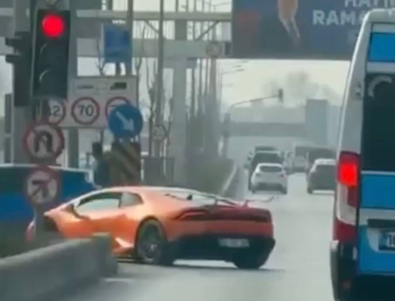 İki lüks aracın sürücülerine 100 bin lira ceza, ehliyetlere el konuldu
