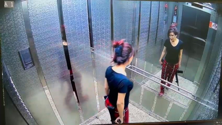  Elinde tüfek üzerinde pijamayla baskın yapıp ateş açtı