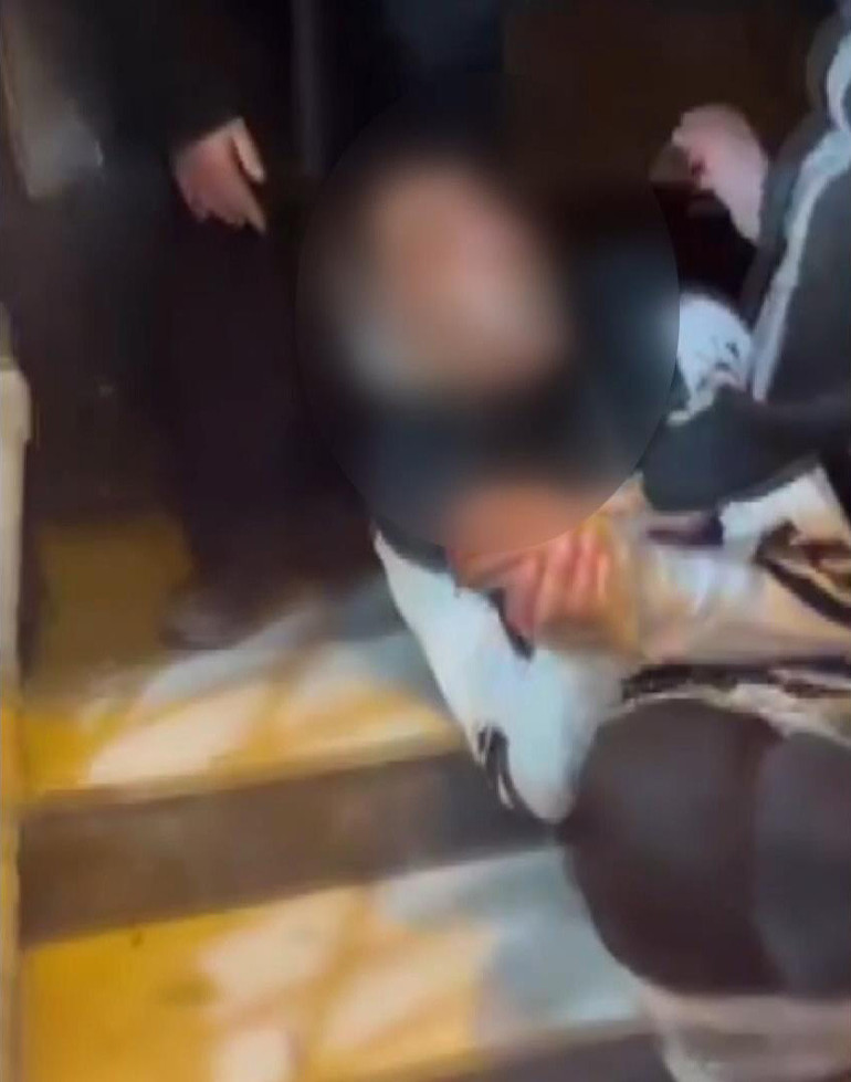 Fatihte akran zorbalığı; koli bandını doğum günü kutlayacağız diyerek marketten almışlar