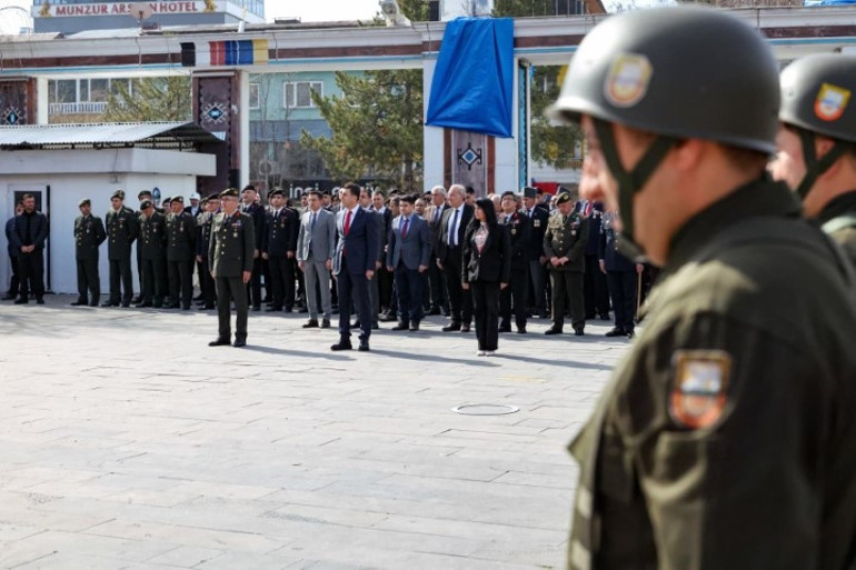  30 yıl sonra aynı alanda resmi tören