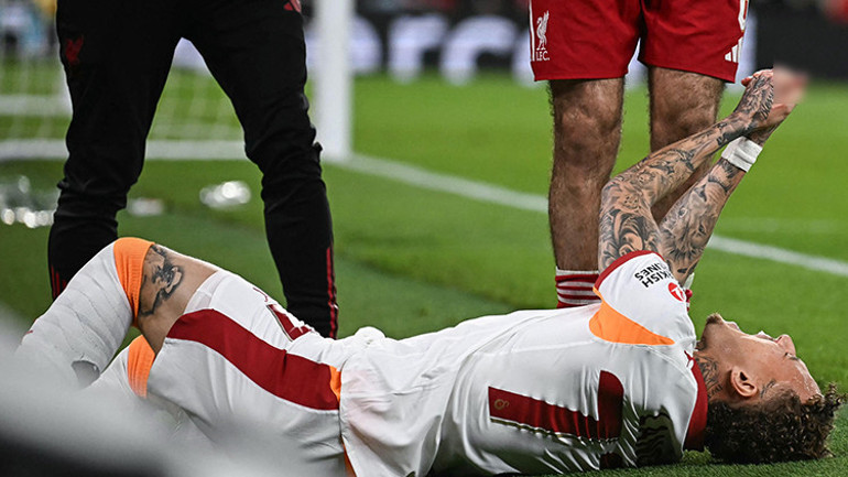 Galatasarayda Noa Lang şoku Liverpool maçında parmağı koptu