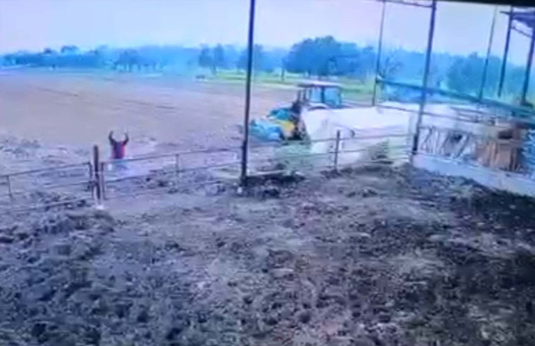 İzmirde kahreden ölüm Toprak işleme makinesine sıkışan 11 yaşındaki çocuk hayatını kaybetti