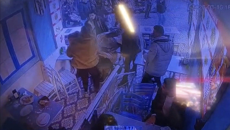 Beşiktaşta yemek yerken asma tavan üzerlerine çöktü Pes dedirten savunma: Doğal afet, ne yapalım’