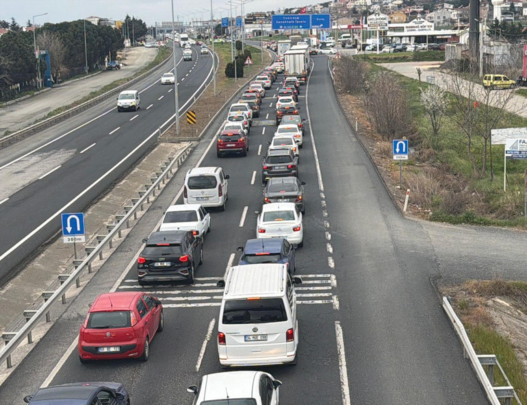 Tatilciler yola çıktı İstanbul-Tekirdağ kara yolunda araç yoğunluğu