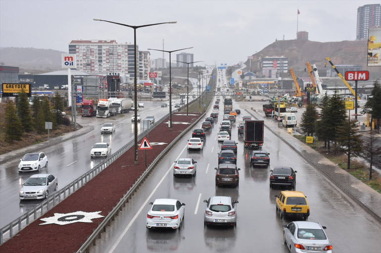 Tatilciler yola çıktı, trafik yoğunluğu başladı | Muğlaya akın ettiler: Bodruma son 24 saatte 25 bin araç giriş yaptı