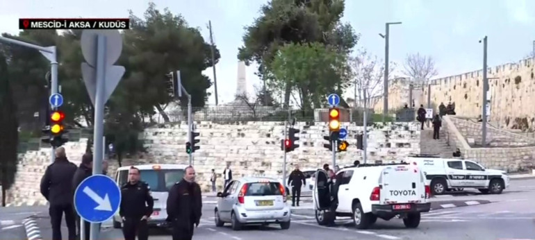 59 yıl sonra bir ilk Mescid-i Aksada ibadet yasağı Bayram namazı kılanlara müdahale