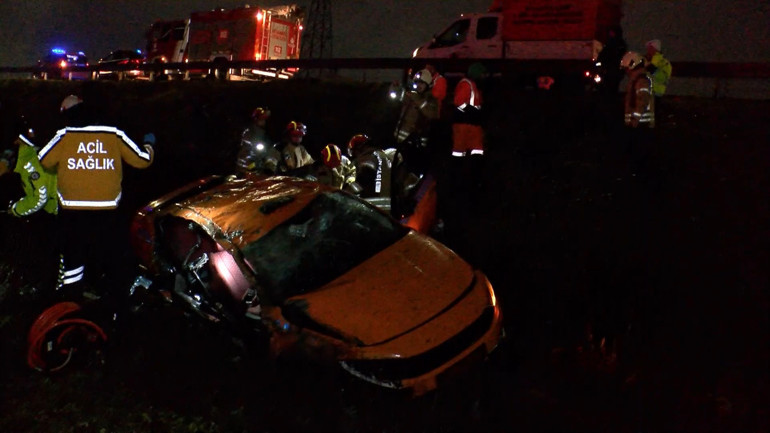 Pendikte taksi su kanalına uçtu: 3 ölü, 1 yaralı