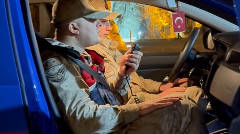 İçişleri Bakanı Çiftçi, güvenlik güçlerinin bayramını telsizden kutladı