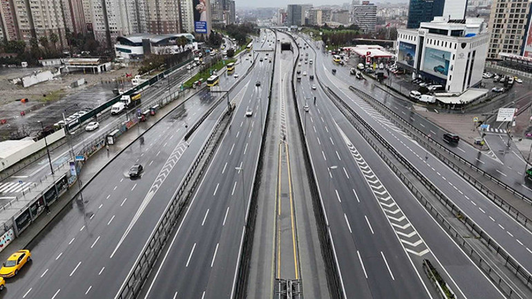 İstanbulda bayramın ilk günü yollar boş kaldı