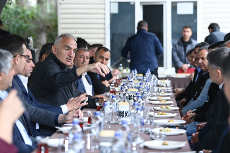 Belek’te geleneksel bayram buluşması Taksicilerle kritik başlıklar ele alındı