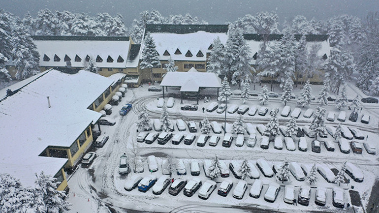 Kar yağışıyla her yer beyaza büründü: Kar kalınlığı 40 santimetreye ulaştı