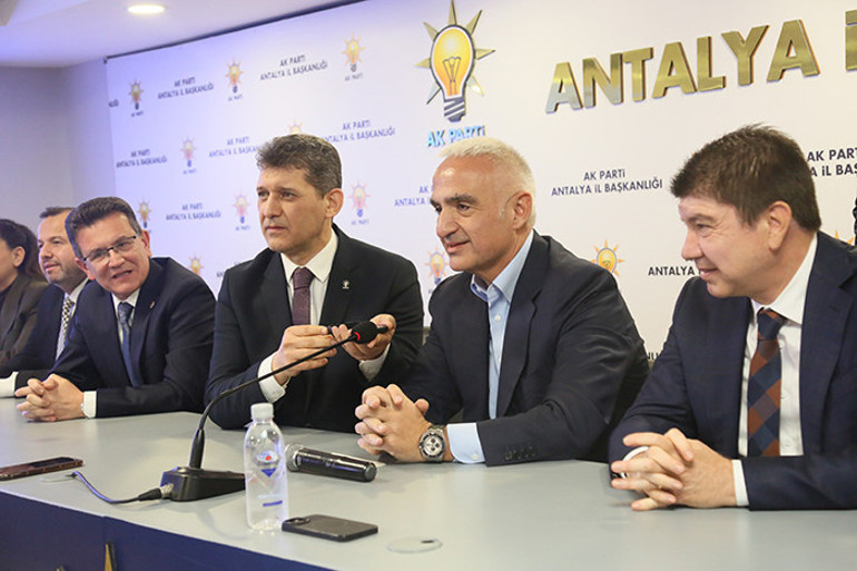 Cumhurbaşkanı Erdoğan, AK Parti Antalya teşkilatıyla telefonda bayramlaştı