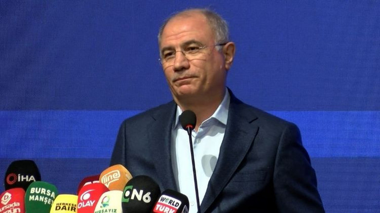 AK Parti teşkilatı, Ala ve Varank’ın katıldığı toplantıda bayramlaştı