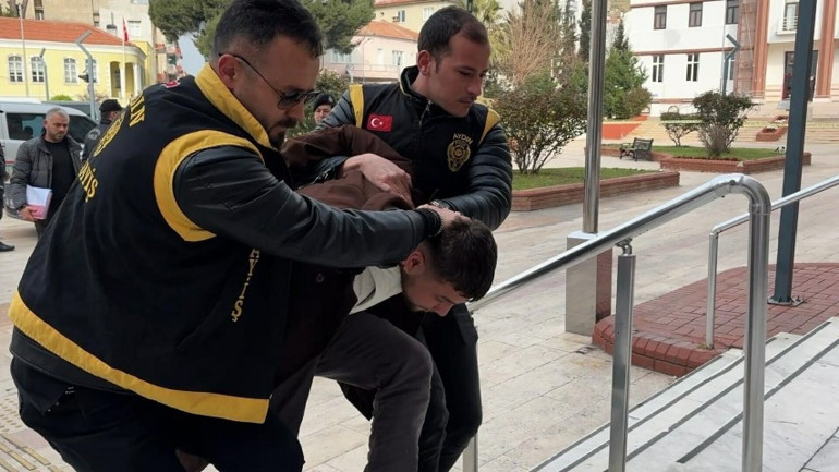  Çay içerken konu açılınca öldürdüm