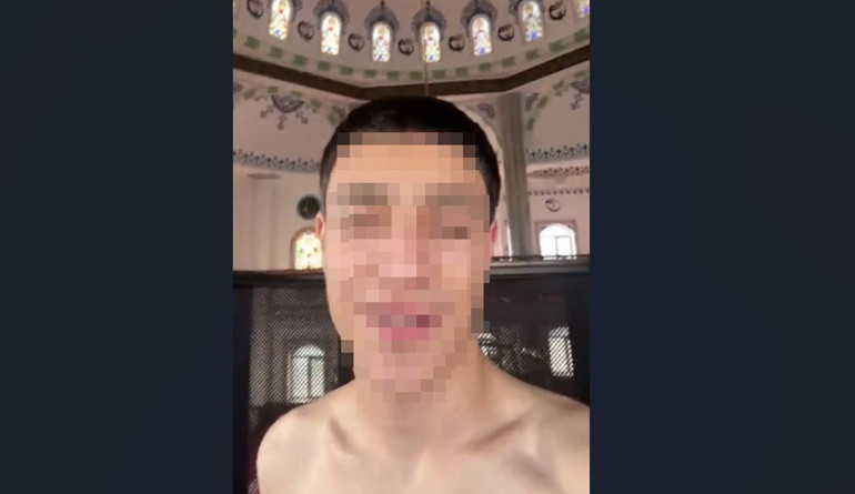 Camide çıplak çekim skandalı Adliyeye sevk edildi, saçları dikkat çekti