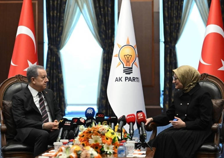 AK Parti Genel Merkezinde bayramlaşma