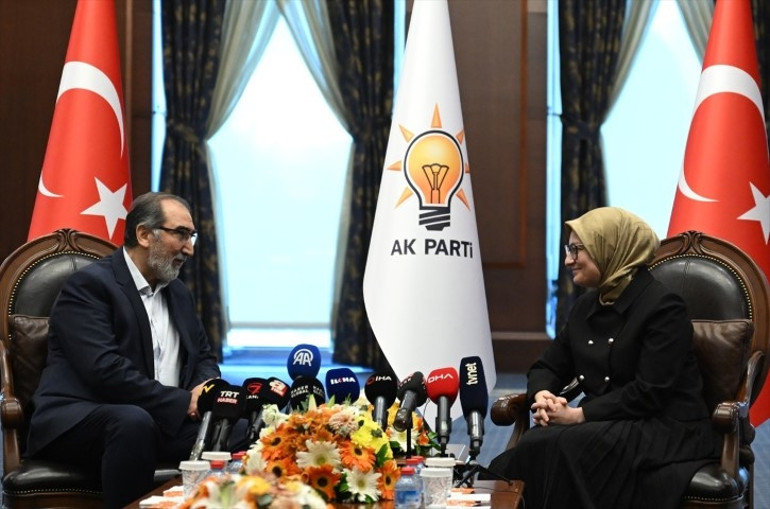 AK Parti Genel Merkezinde bayramlaşma