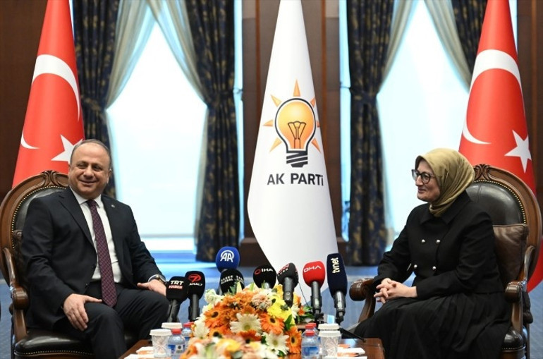 AK Parti Genel Merkezinde bayramlaşma